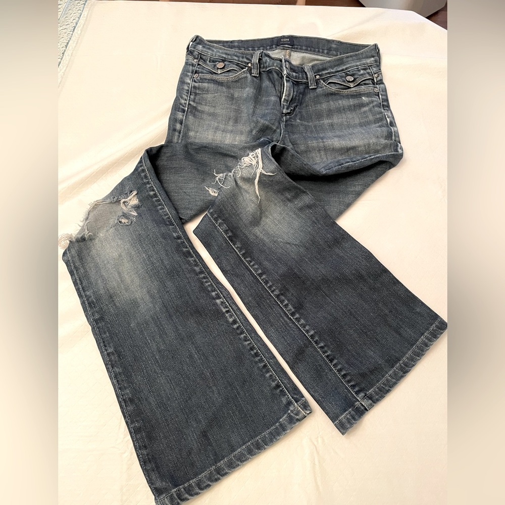 🦋 2 / $30 COH by Jerome Dahan Size26 Distressed & faded jeans with frayed knees